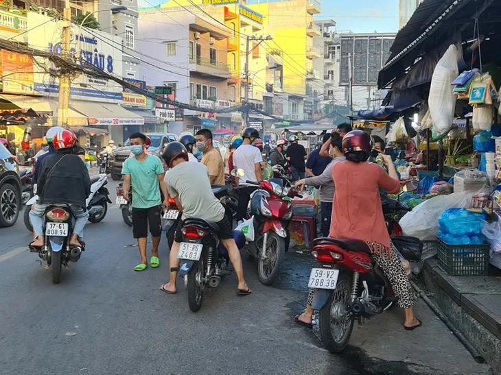 Tối 30/5, TP Hồ Chí Minh ghi nhận thêm 14 trường hợp nghi nhiễm mới - Ảnh 1. Tối 30/5, TP Hồ Chí Minh ghi nhận thêm 14 trường hợp nghi nhiễm mới - Ảnh 1.