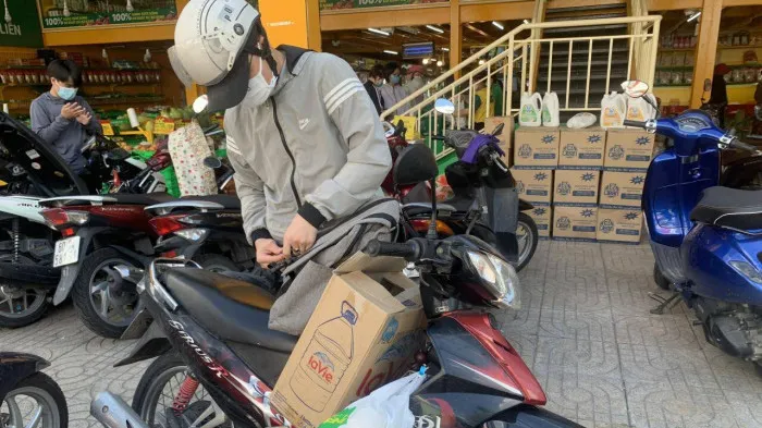 Người dân TP Hồ Chí Minh chung tay, đồng lòng thực hiện giãn cách xã hội - Ảnh 7. Người dân TP Hồ Chí Minh chung tay, đồng lòng thực hiện giãn cách xã hội - Ảnh 7.