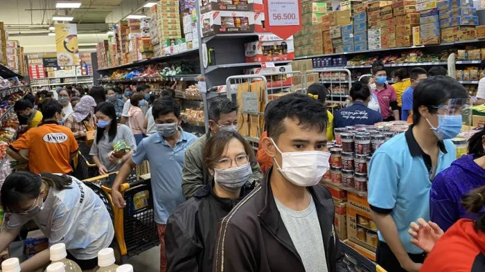 Người dân TP Hồ Chí Minh chung tay, đồng lòng thực hiện giãn cách xã hội - Ảnh 3. Người dân TP Hồ Chí Minh chung tay, đồng lòng thực hiện giãn cách xã hội - Ảnh 3.