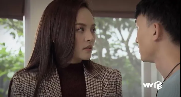 Thu Quỳnh ép cân để trở thành cô thư ký xinh đẹp trong Hương vị tình thân - Ảnh 4. Thu Quỳnh ép cân để trở thành cô thư ký xinh đẹp trong Hương vị tình thân - Ảnh 4.