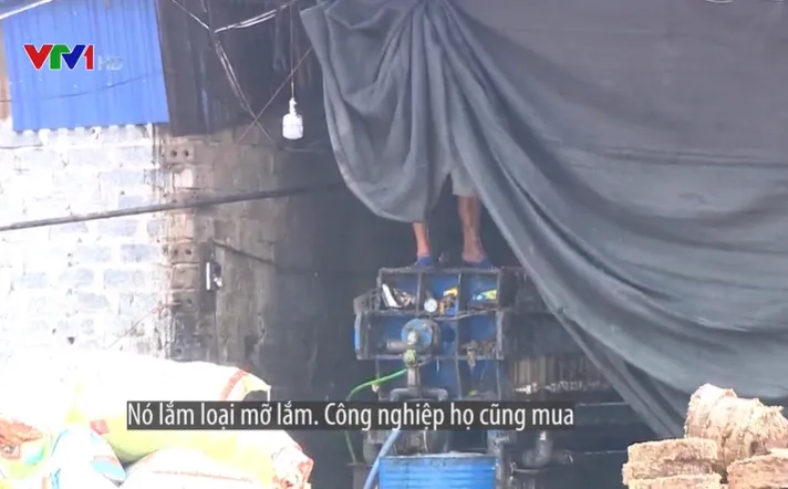 Cơ sở sản xuất dầu mỡ gây ô nhiễm, cách hơn 2km vẫn khó thở - Ảnh 1. Cơ sở sản xuất dầu mỡ gây ô nhiễm, cách hơn 2km vẫn khó thở - Ảnh 1.