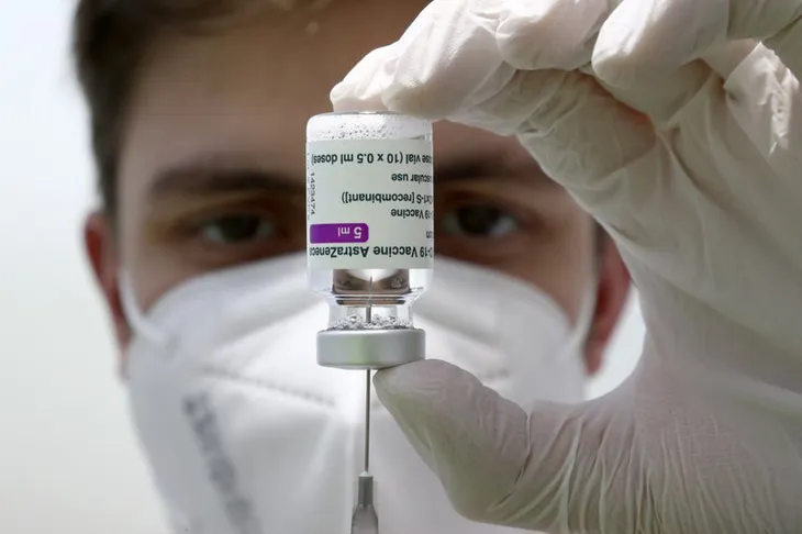 Canada kéo dài thời hạn sử dụng vaccine AstraZeneca - Ảnh 1. Canada kéo dài thời hạn sử dụng vaccine AstraZeneca - Ảnh 1.