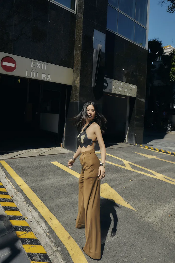 Mẹ con Á hậu Diễm Trang “chất lừ” trong bộ ảnh streetstyle - Ảnh 5. Mẹ con Á hậu Diễm Trang “chất lừ” trong bộ ảnh streetstyle - Ảnh 5.