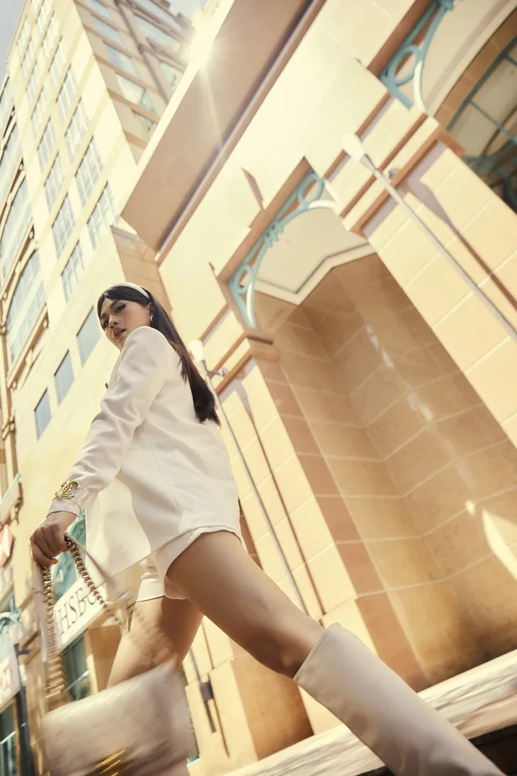 Mẹ con Á hậu Diễm Trang “chất lừ” trong bộ ảnh streetstyle - Ảnh 11. Mẹ con Á hậu Diễm Trang “chất lừ” trong bộ ảnh streetstyle - Ảnh 11.