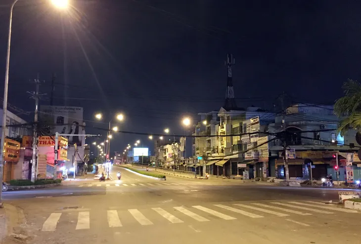 Hôm nay (31/5), TP Hồ Chí Minh bắt đầu thực hiện giãn cách xã hội theo Chỉ thị 15 - Ảnh 4. Hôm nay (31/5), TP Hồ Chí Minh bắt đầu thực hiện giãn cách xã hội theo Chỉ thị 15 - Ảnh 4.
