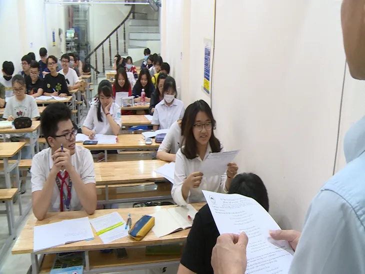 Học sinh “căng mình” luyện thi vào lớp 10 - Ảnh 3. Học sinh “căng mình” luyện thi vào lớp 10 - Ảnh 3.
