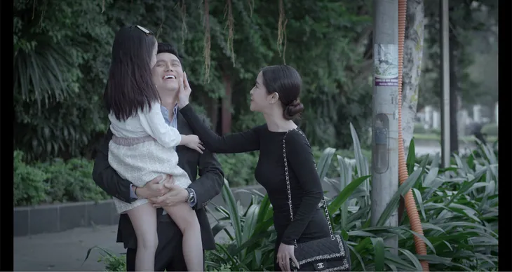 Hướng dương ngược nắng - Tập 61: Ngọc điên rồ tỏ tình với Trí rồi bị phũ, Phúc dằn mặt Hoàng thấy xứng đáng thì đến với Minh - Ảnh 21. Hướng dương ngược nắng - Tập 61: Ngọc điên rồ tỏ tình với Trí rồi bị phũ, Phúc dằn mặt Hoàng thấy xứng đáng thì đến với Minh - Ảnh 21.