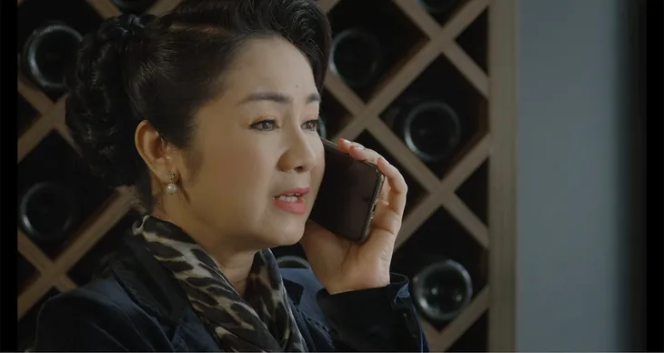 Hướng dương ngược nắng - Tập 61: Ngọc điên rồ tỏ tình với Trí rồi bị phũ, Phúc dằn mặt Hoàng thấy xứng đáng thì đến với Minh - Ảnh 10. Hướng dương ngược nắng - Tập 61: Ngọc điên rồ tỏ tình với Trí rồi bị phũ, Phúc dằn mặt Hoàng thấy xứng đáng thì đến với Minh - Ảnh 10.
