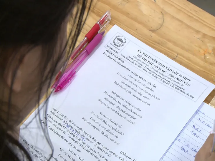 Học sinh “căng mình” luyện thi vào lớp 10 - Ảnh 2. Học sinh “căng mình” luyện thi vào lớp 10 - Ảnh 2.