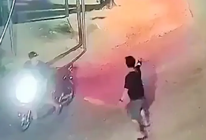 Quảng Ngãi: Truy tìm nhóm côn đồ nổ súng truy sát nhau lúc đêm khuya - Ảnh 1. Quảng Ngãi: Truy tìm nhóm côn đồ nổ súng truy sát nhau lúc đêm khuya - Ảnh 1.