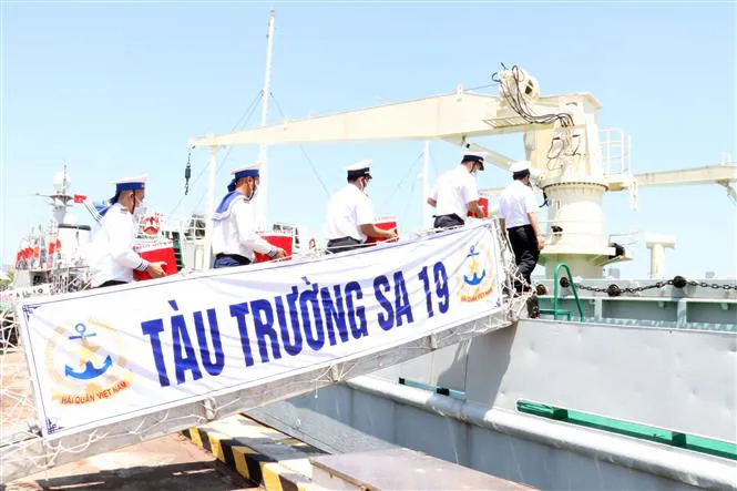 Những cử tri đi bầu cử sớm nhất cả nước - Ảnh 2. Những cử tri đi bầu cử sớm nhất cả nước - Ảnh 2.