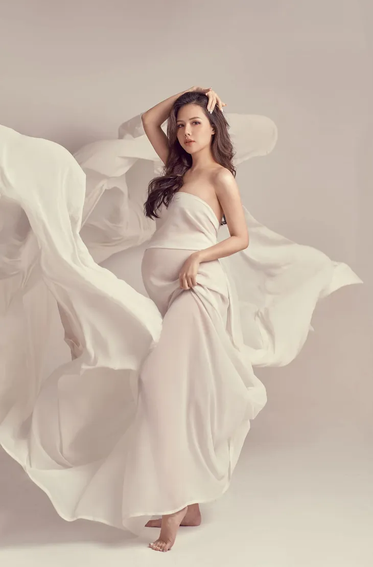 Bà bầu Phanh Lee tiết lộ hạnh phúc giản đơn - Ảnh 2.