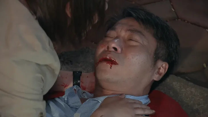 Hương vị tình thân tập 11: Ông Tuấn chết, Nam bị đuổi khỏi nhà, phút cuối đi còn bị bà Bích khám người - Ảnh 3. Hương vị tình thân tập 11: Ông Tuấn chết, Nam bị đuổi khỏi nhà, phút cuối đi còn bị bà Bích khám người - Ảnh 3.
