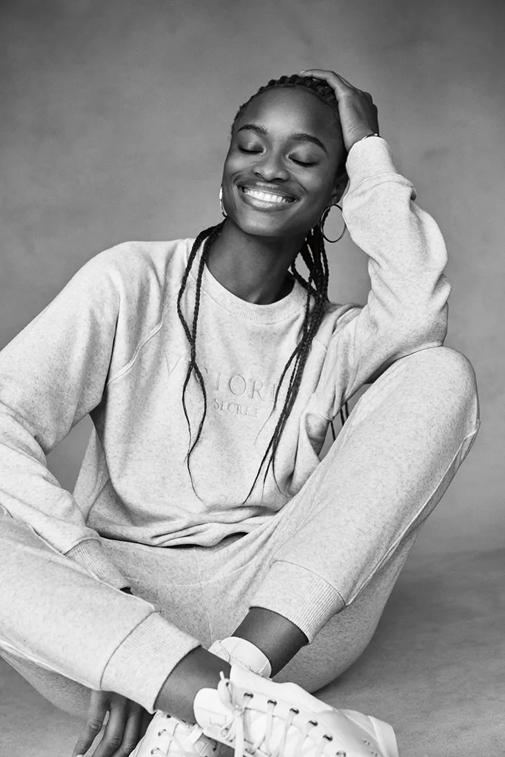 Victoria’s Secret mừng Ngày của mẹ 2021 với một chiến dịch siêu yêu thương - Ảnh 9. Victoria’s Secret mừng Ngày của mẹ 2021 với một chiến dịch siêu yêu thương - Ảnh 9.
