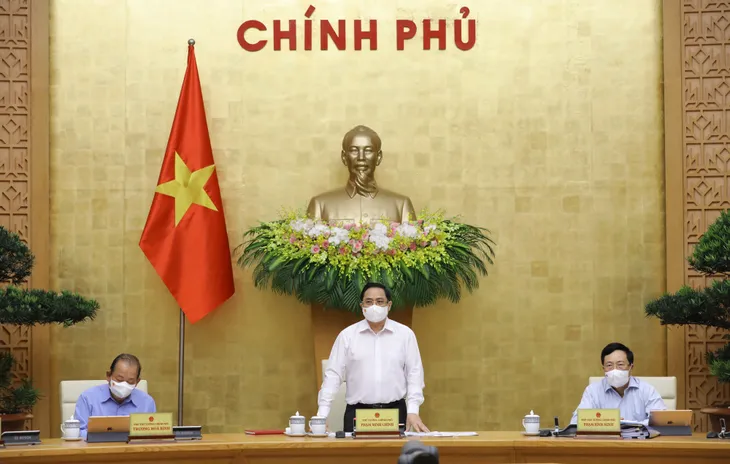 Thủ tướng: Chuyển trạng thái từ phòng ngự sang chủ động tấn công - Ảnh 1.