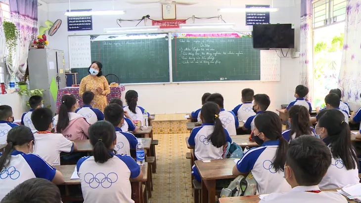 Thầy trò TP Hồ Chí Minh tăng tốc để kết thúc năm học sớm, học sinh lớp 5 hoàn thành bài thi cuối kỳ - Ảnh 12. Thầy trò TP Hồ Chí Minh tăng tốc để kết thúc năm học sớm, học sinh lớp 5 hoàn thành bài thi cuối kỳ - Ảnh 12.