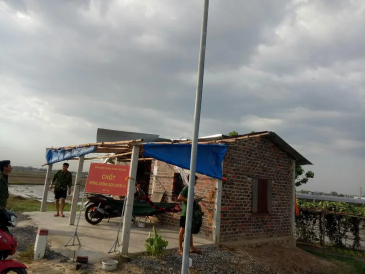 Lốc xoáy thổi bay chốt chống dịch trên biên giới Tây Ninh - Ảnh 9. Lốc xoáy thổi bay chốt chống dịch trên biên giới Tây Ninh - Ảnh 9.