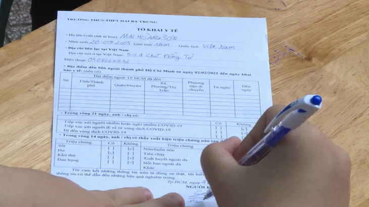 Thầy trò TP Hồ Chí Minh tăng tốc để kết thúc năm học sớm, học sinh lớp 5 hoàn thành bài thi cuối kỳ - Ảnh 8. Thầy trò TP Hồ Chí Minh tăng tốc để kết thúc năm học sớm, học sinh lớp 5 hoàn thành bài thi cuối kỳ - Ảnh 8.