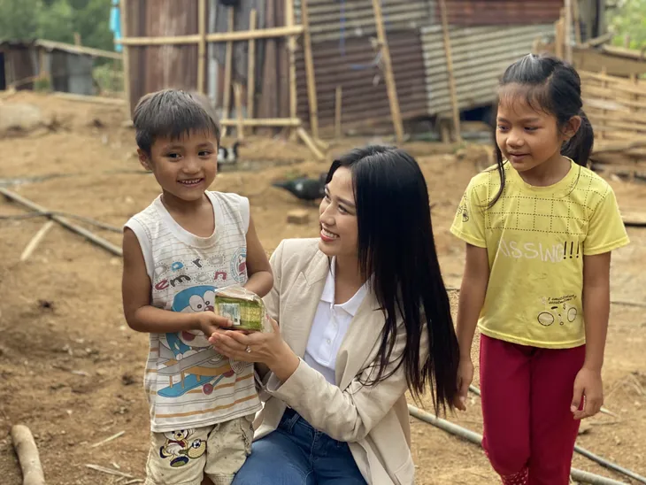 Song Linh xuất hiện trong clip của Miss World 2021, Đỗ Hà hứa hẹn tạo kỳ tích - Ảnh 4. Song Linh xuất hiện trong clip của Miss World 2021, Đỗ Hà hứa hẹn tạo kỳ tích - Ảnh 4.