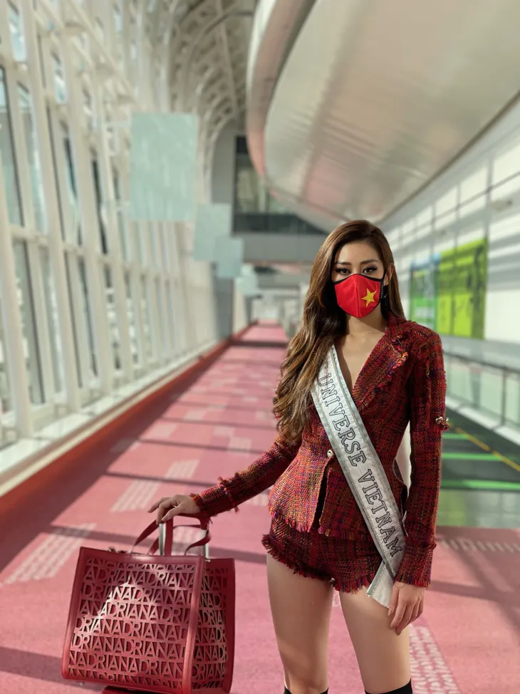 Hoa hậu Khánh Vân mang nguyên BST khẩu trang đến Miss Universe - Ảnh 3. Hoa hậu Khánh Vân mang nguyên BST khẩu trang đến Miss Universe - Ảnh 3.