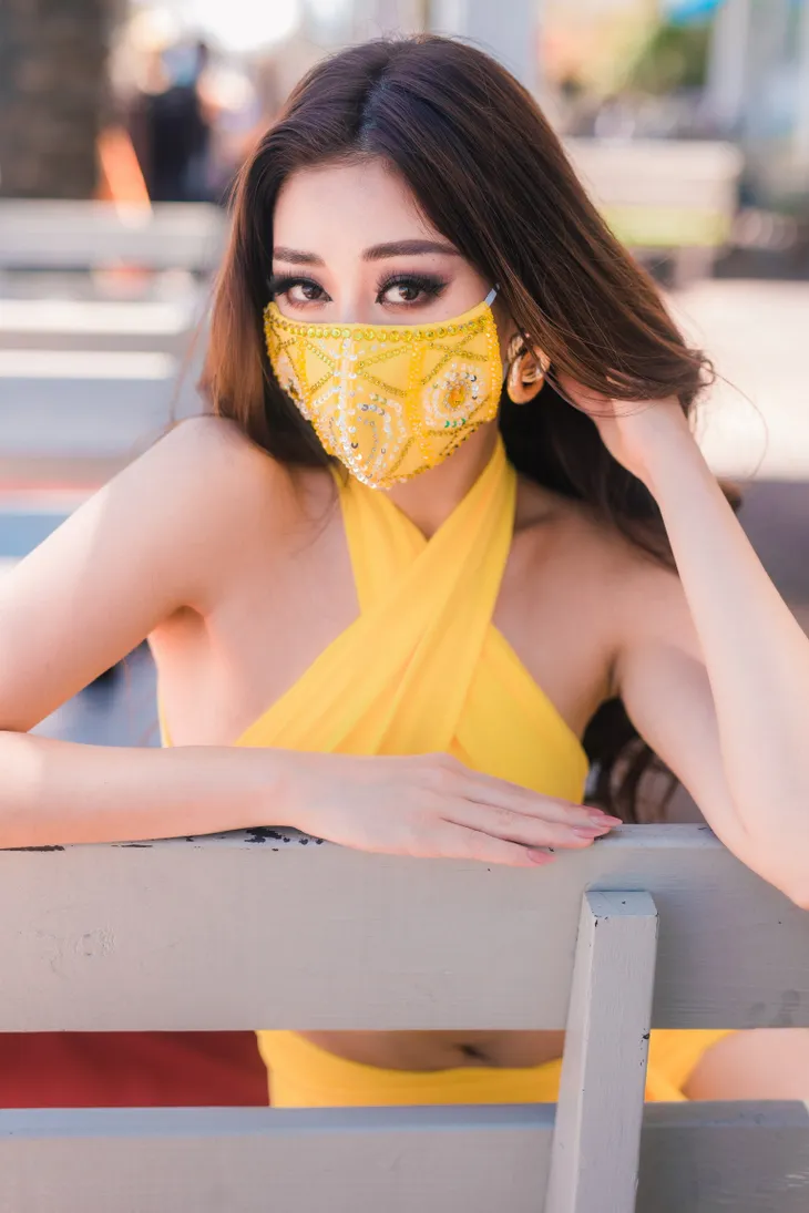 Hoa hậu Khánh Vân mang nguyên BST khẩu trang đến Miss Universe - Ảnh 5. Hoa hậu Khánh Vân mang nguyên BST khẩu trang đến Miss Universe - Ảnh 5.