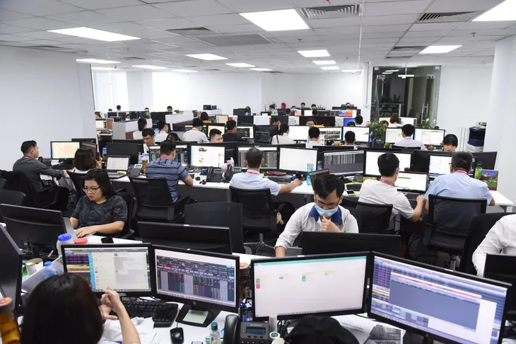 VDSC: VN-Index có thể đạt 1.370 điểm trong tháng 5 - Ảnh 2. VDSC: VN-Index có thể đạt 1.370 điểm trong tháng 5 - Ảnh 2.