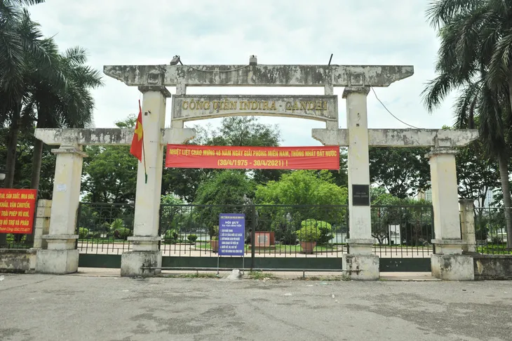 Hà Nội kín cổng cao tường phòng, chống dịch COVID-19 - Ảnh 1.