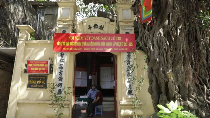 Những người trẻ lần đầu đi bầu cử: Háo hức và hồi hộp - Ảnh 1. Những người trẻ lần đầu đi bầu cử: Háo hức và hồi hộp - Ảnh 1.
