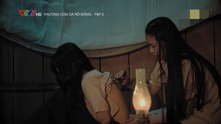 Thương con cá rô đồng - Tập 2: Dì cạo gió cho cháu bệnh mà như cứa buốt da thịt - Ảnh 4. Thương con cá rô đồng - Tập 2: Dì cạo gió cho cháu bệnh mà như cứa buốt da thịt - Ảnh 4.