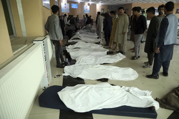 Đánh bom xe tại trường học ở thủ đô Afghanistan khiến 55 người thiệt mạng - Ảnh 1. Đánh bom xe tại trường học ở thủ đô Afghanistan khiến 55 người thiệt mạng - Ảnh 1.