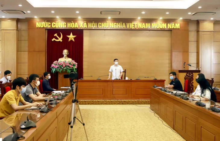 Clip nhạy cảm lan truyền trên MXH có đúng ở quán bar - karaoke Sunny hay không? - Ảnh 1. Clip nhạy cảm lan truyền trên MXH có đúng ở quán bar - karaoke Sunny hay không? - Ảnh 1.