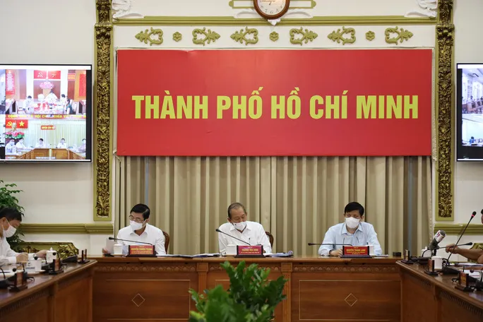 Bộ trưởng Bộ Y tế: Ổ dịch nhóm truyền giáo Phục Hưng nguy hiểm nhất, khó kiểm soát nhất - Ảnh 1. Bộ trưởng Bộ Y tế: Ổ dịch nhóm truyền giáo Phục Hưng nguy hiểm nhất, khó kiểm soát nhất - Ảnh 1.