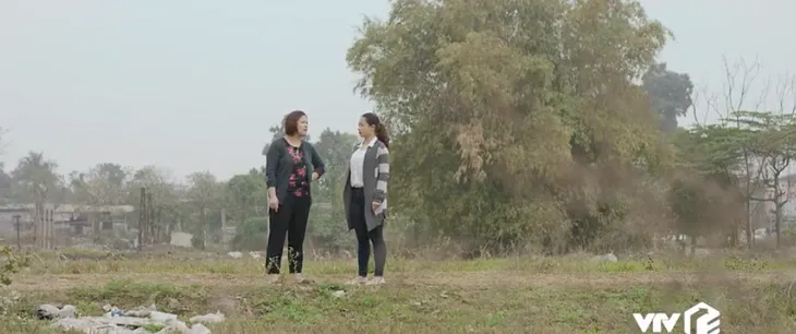 Mùa hoa tìm lại - Tập 4: Lệ (Thanh Hương) giả vờ đầu tư mua đất hòng gài bẫy vợ chồng chú thím - Ảnh 5. Mùa hoa tìm lại - Tập 4: Lệ (Thanh Hương) giả vờ đầu tư mua đất hòng gài bẫy vợ chồng chú thím - Ảnh 5.