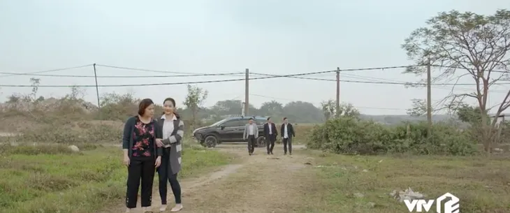 Mùa hoa tìm lại - Tập 4: Lệ (Thanh Hương) giả vờ đầu tư mua đất hòng gài bẫy vợ chồng chú thím - Ảnh 6. Mùa hoa tìm lại - Tập 4: Lệ (Thanh Hương) giả vờ đầu tư mua đất hòng gài bẫy vợ chồng chú thím - Ảnh 6.