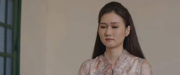 Mùa hoa tìm lại - Tập 4: Tuyết trước mặt thân thiết, sau lưng lại ngấm ngầm chia rẽ Lệ và Việt - Ảnh 5. Mùa hoa tìm lại - Tập 4: Tuyết trước mặt thân thiết, sau lưng lại ngấm ngầm chia rẽ Lệ và Việt - Ảnh 5.