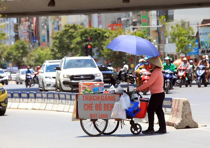 Tháng 6/2021, cả nước nắng nóng giảm dần, đề phòng các hiện tượng thời tiết nguy hiểm - Ảnh 1. Tháng 6/2021, cả nước nắng nóng giảm dần, đề phòng các hiện tượng thời tiết nguy hiểm - Ảnh 1.