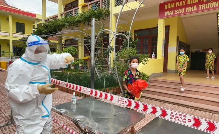 Tết Thiếu nhi ấm áp trong “tâm dịch” Nậm Pồ - Ảnh 3. Tết Thiếu nhi ấm áp trong “tâm dịch” Nậm Pồ - Ảnh 3.
