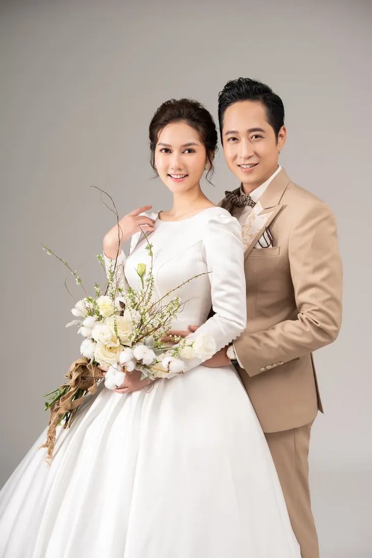 Mùa hoa tìm lại: Ngắm bộ ảnh cực đẹp đôi của tiểu thư Hương Giang và chạn vương Mạnh Hưng - Ảnh 4. Mùa hoa tìm lại: Ngắm bộ ảnh cực đẹp đôi của tiểu thư Hương Giang và chạn vương Mạnh Hưng - Ảnh 4.