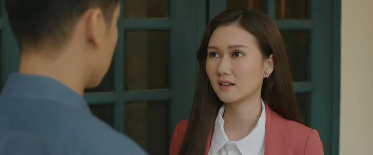 Mùa hoa tìm lại - Tập 8: Lệ vừa hôn Việt thẹn thùng lại bắn tim ngay cho Đồng - Ảnh 11. Mùa hoa tìm lại - Tập 8: Lệ vừa hôn Việt thẹn thùng lại bắn tim ngay cho Đồng - Ảnh 11.