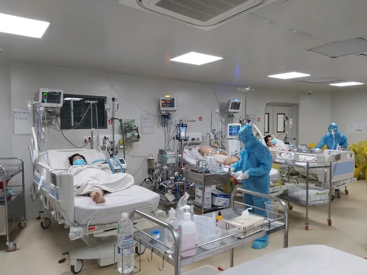 Tình hình điều trị 14 bệnh nhân COVID-19 nặng tại TP. Hồ Chí Minh - Ảnh 2. Tình hình điều trị 14 bệnh nhân COVID-19 nặng tại TP. Hồ Chí Minh - Ảnh 2.