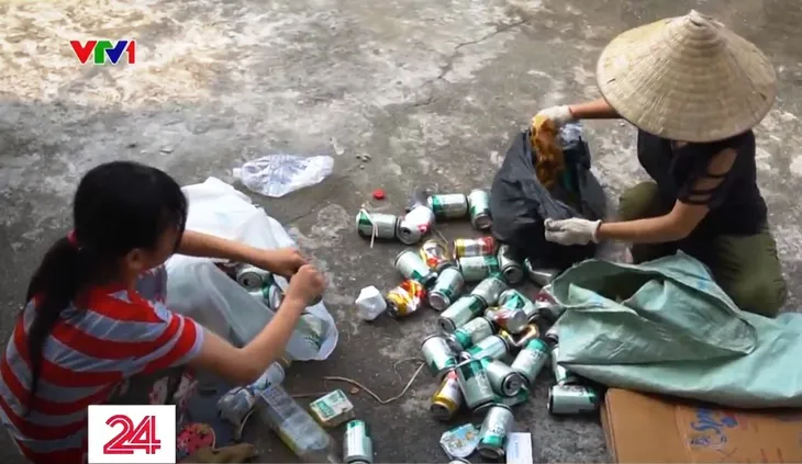 Cặp lá yêu thương: Ngôi nhà sắt vụn - Ảnh 1. Cặp lá yêu thương: Ngôi nhà sắt vụn - Ảnh 1.