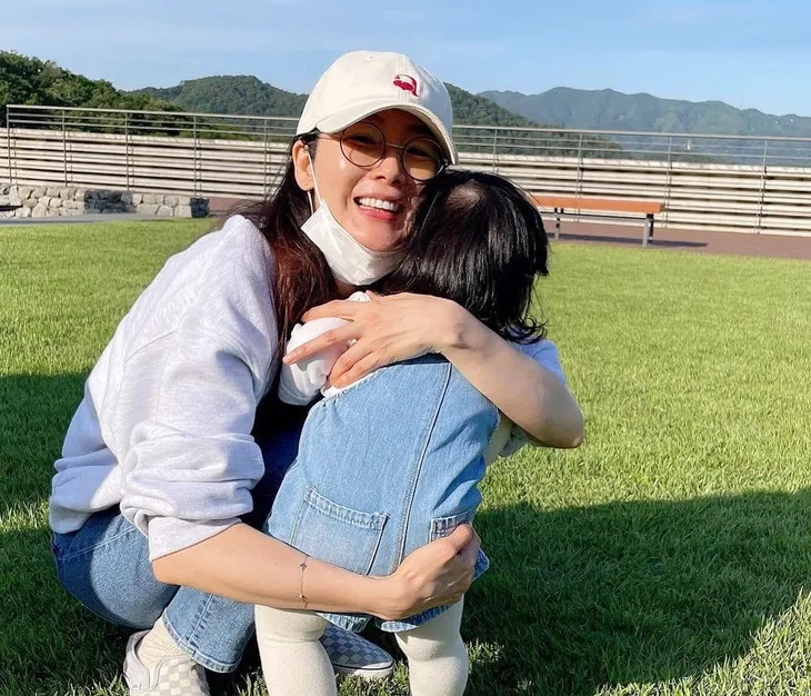 YG phủ nhận chồng của Choi Ji Woo ngoại tình - Ảnh 1. YG phủ nhận chồng của Choi Ji Woo ngoại tình - Ảnh 1.