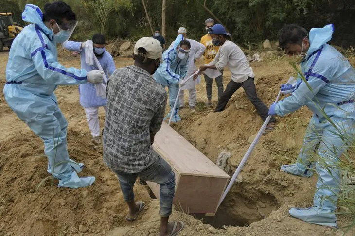 Ấn Độ có số ca tử vong mới do COVID-19 cao bất thường, Indonesia ghi nhận số người nhiễm/ngày cao nhất - Ảnh 1. Ấn Độ có số ca tử vong mới do COVID-19 cao bất thường, Indonesia ghi nhận số người nhiễm/ngày cao nhất - Ảnh 1.