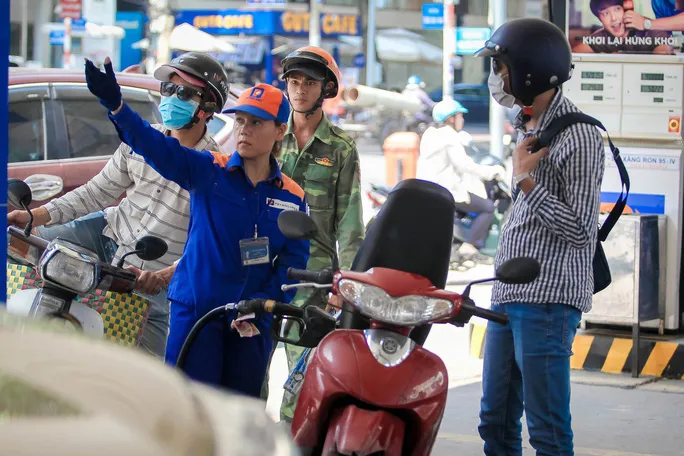 Giá xăng có thể tăng trở lại vào ngày mai (11/6) - Ảnh 1. Giá xăng có thể tăng trở lại vào ngày mai (11/6) - Ảnh 1.