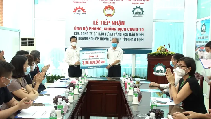 “Thấp thỏm” vì COVID-19, doanh nghiệp tại khu công nghiệp muốn tiếp cận sớm vaccine - Ảnh 3. “Thấp thỏm” vì COVID-19, doanh nghiệp tại khu công nghiệp muốn tiếp cận sớm vaccine - Ảnh 3.