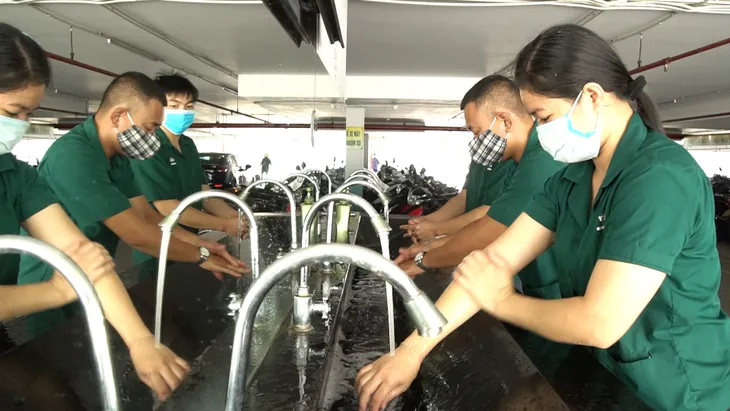 “Thấp thỏm” vì COVID-19, doanh nghiệp tại khu công nghiệp muốn tiếp cận sớm vaccine - Ảnh 1. “Thấp thỏm” vì COVID-19, doanh nghiệp tại khu công nghiệp muốn tiếp cận sớm vaccine - Ảnh 1.