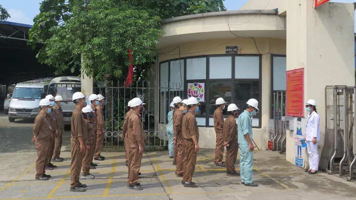 Lào Cai diễn tập phòng, chống COVID-19 tại khu công nghiệp - Ảnh 1. Lào Cai diễn tập phòng, chống COVID-19 tại khu công nghiệp - Ảnh 1.