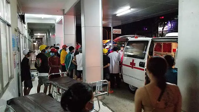 Truy bắt thanh niên cầm dao xông vào bệnh viện chém loạn xạ - Ảnh 1. Truy bắt thanh niên cầm dao xông vào bệnh viện chém loạn xạ - Ảnh 1.