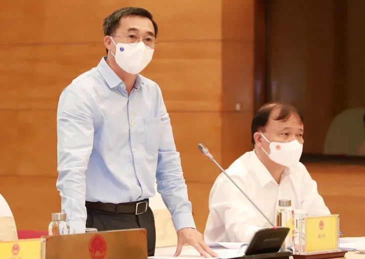 Bộ Chính trị yêu cầu nghiên cứu cho thí điểm sử dụng Hộ chiếu vaccine - Ảnh 2. Bộ Chính trị yêu cầu nghiên cứu cho thí điểm sử dụng Hộ chiếu vaccine - Ảnh 2.