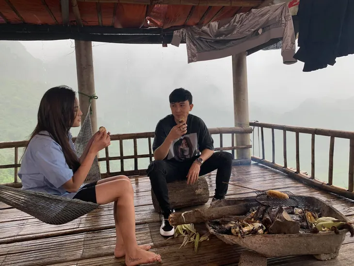 Hương vị tình thân: Đằng sau phân đoạn ôm đàn hát Tình đơn phương đẹp như MV của Anh Vũ - Ảnh 4. Hương vị tình thân: Đằng sau phân đoạn ôm đàn hát Tình đơn phương đẹp như MV của Anh Vũ - Ảnh 4.
